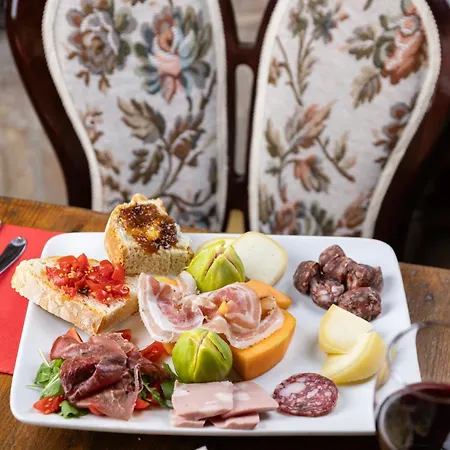 Corte Decia Oda ve Kahvaltı 4*